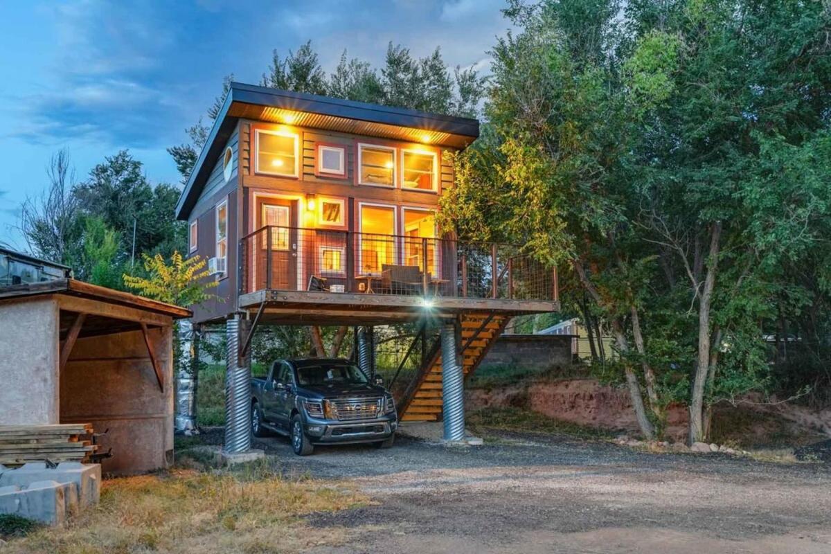 Red Rock Treehouse Unique In Old Colorado City Colorado Springs Exterior photo